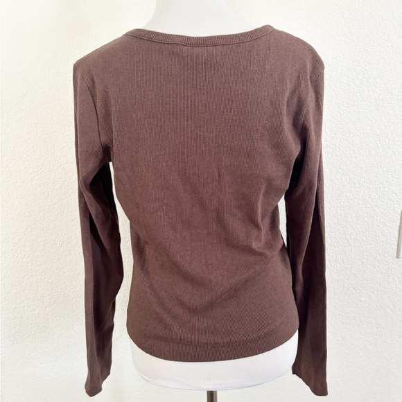 Universal Thread Brown V-Neck Long Sleeve Top - Picture 2 of 7